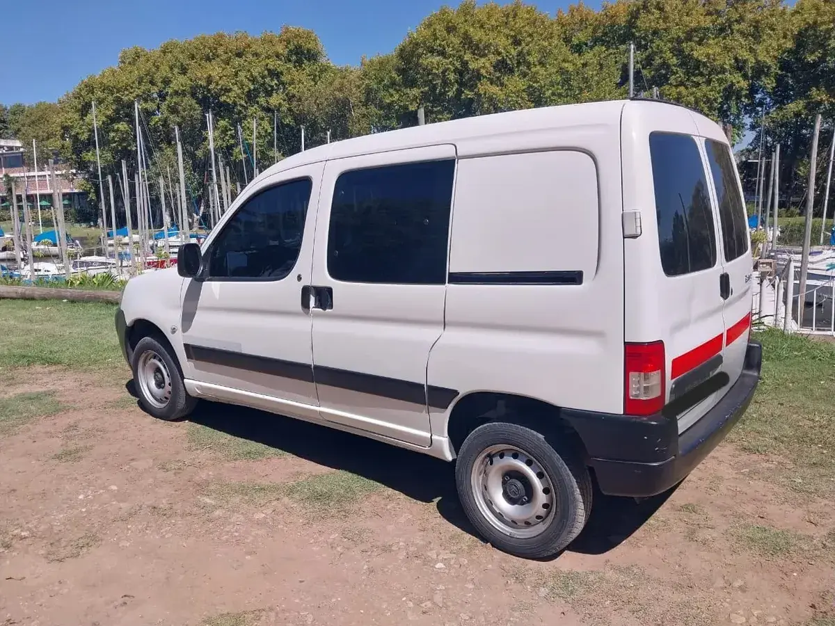 Citroën Berlingo Furgon 1.4 Bussines 75Cv Mixto 2016 - foto 3