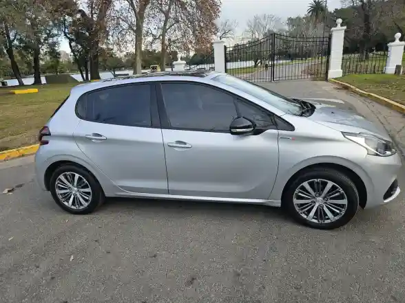 Peugeot 2008 1.6 In Concert 2020 - foto 3