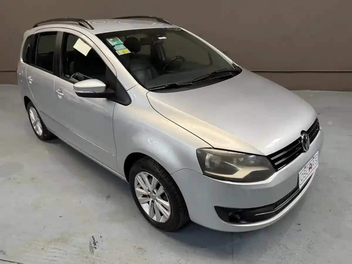 Volkswagen Suran 1.6 Highline 11D Cuero 2012 - foto 2