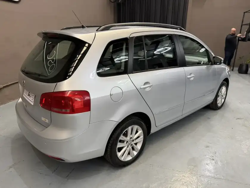 Volkswagen Suran 1.6 Highline 11D Cuero 2012 - foto 5
