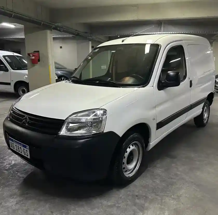 Citroën Berlingo Furgon 1.6 Vti 115 Business 2023 - foto 1
