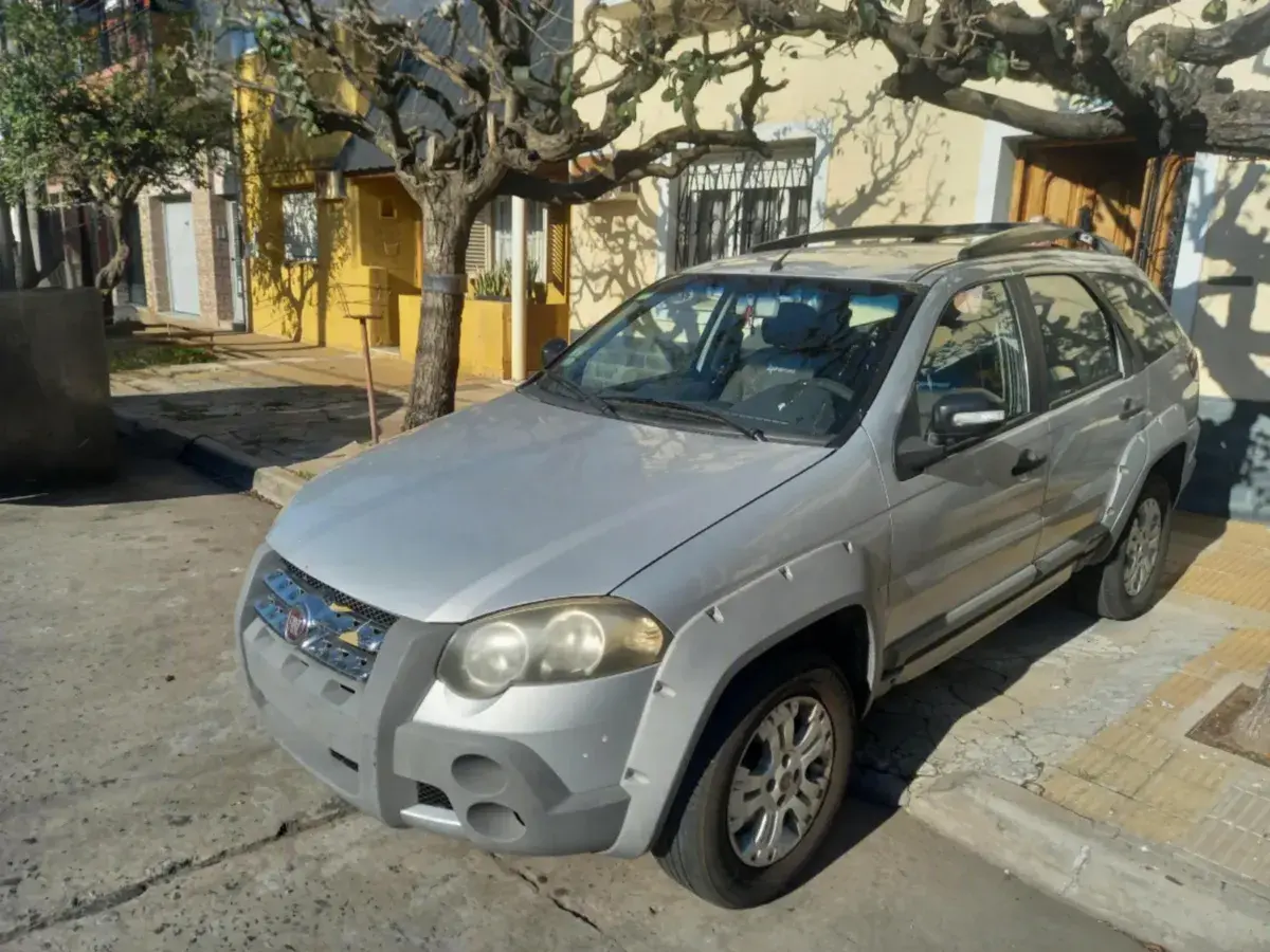 Fiat Palio Adventure 1.8Mpi V8 2010 - foto 1