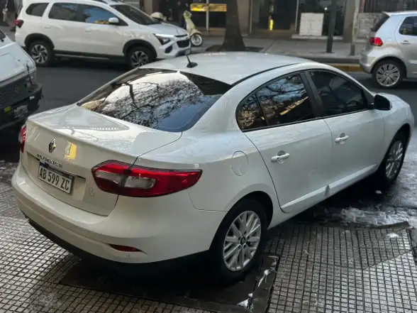 Renault Fluence 2.0 Ph2 Privilege 143Cv 2017 - foto 3