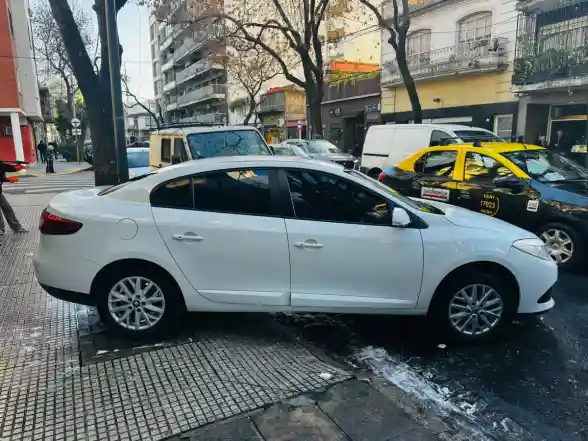 Renault Fluence 2.0 Ph2 Privilege 143Cv 2017 - foto 5