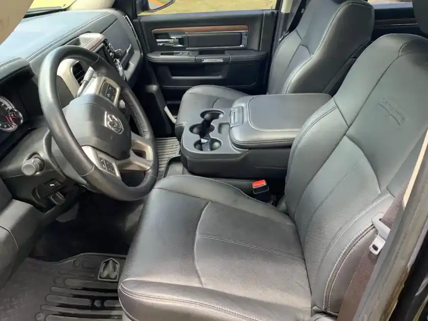Dodge Ram Ram 1500 Laramie 6 Asientos 2019 - foto 3