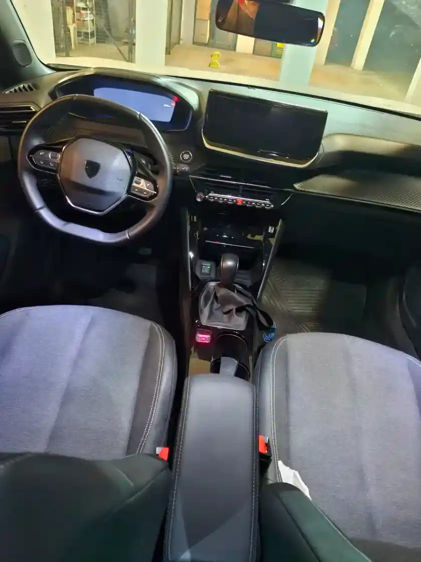 Peugeot 2008 1.0T Allure Cvt 2025 - foto 4