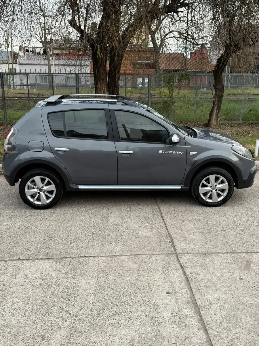 Renault Sandero Stepway 1.6 Confort 105Cv 2012 - foto 3
