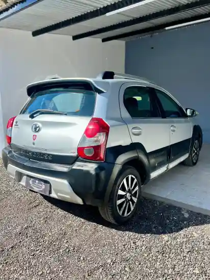 Toyota Etios Cross 1.5 Xls Mt 2015 - foto 4