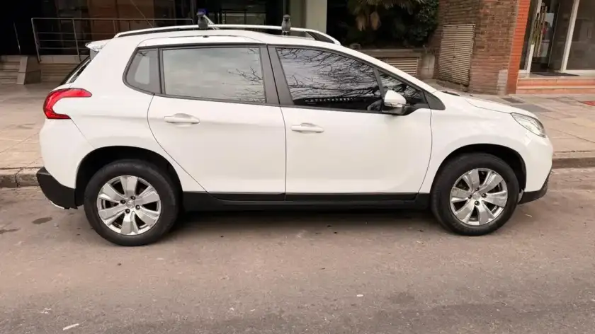 Peugeot 2008 1.6 Allure Tiptronic 2017 - foto 3