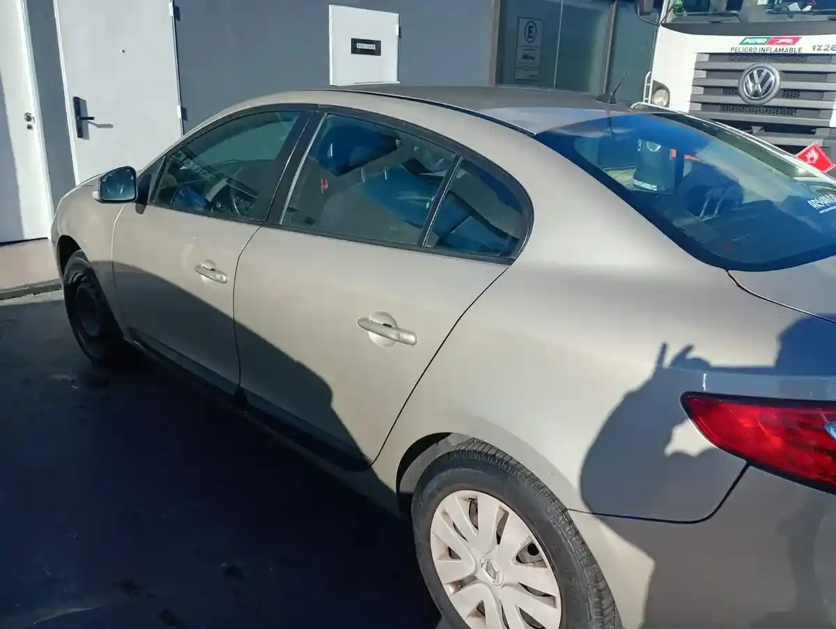 Renault Fluence 1.6 Confort 110Cv 2011 - foto 1