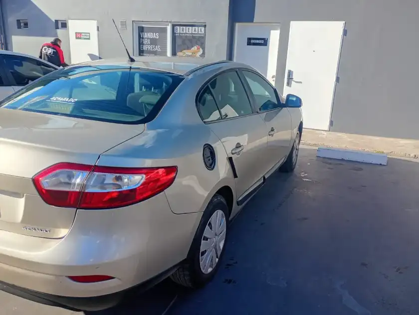 Renault Fluence 1.6 Confort 110Cv 2011 - foto 4