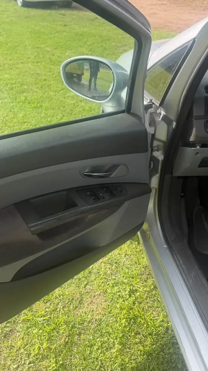 Fiat Linea 1.8 Essence 130Cv 2012 - foto 2
