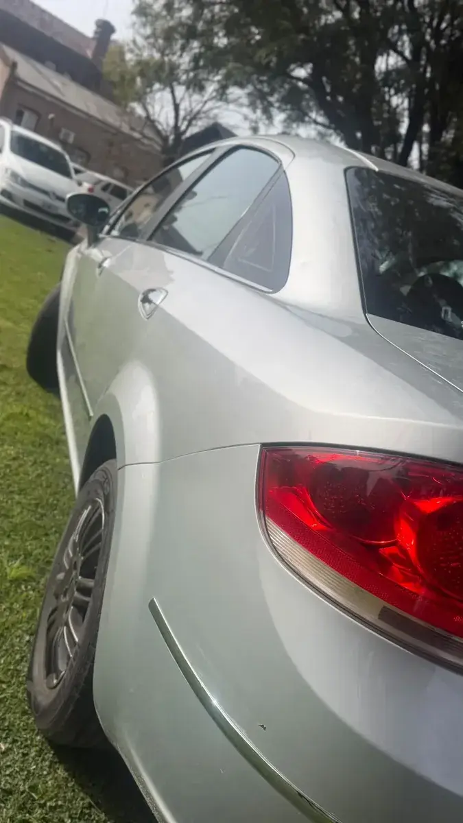 Fiat Linea 1.8 Essence 130Cv 2012 - foto 3
