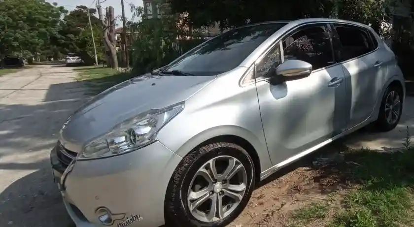 Peugeot 208 1.6 Feline Pack Cuir 2014 - foto 2
