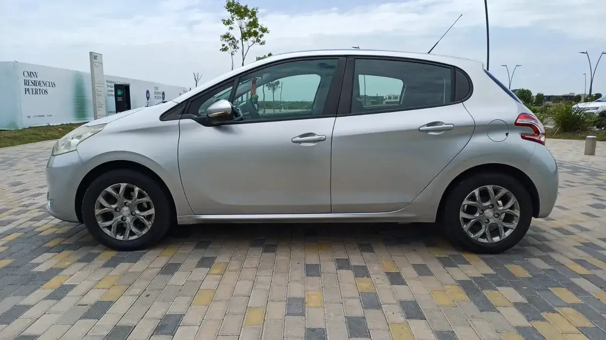 Peugeot 208 1.6 Allure Touchscreen 2014 - foto 2