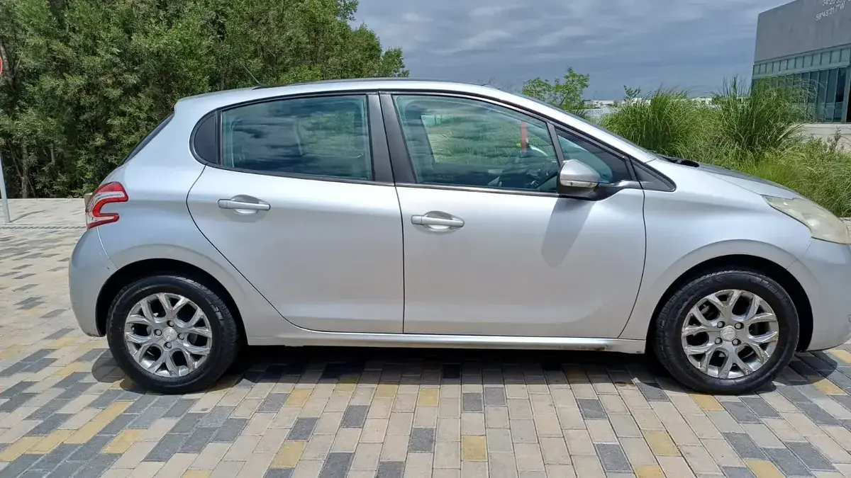 Peugeot 208 1.6 Allure Touchscreen 2014 - foto 4