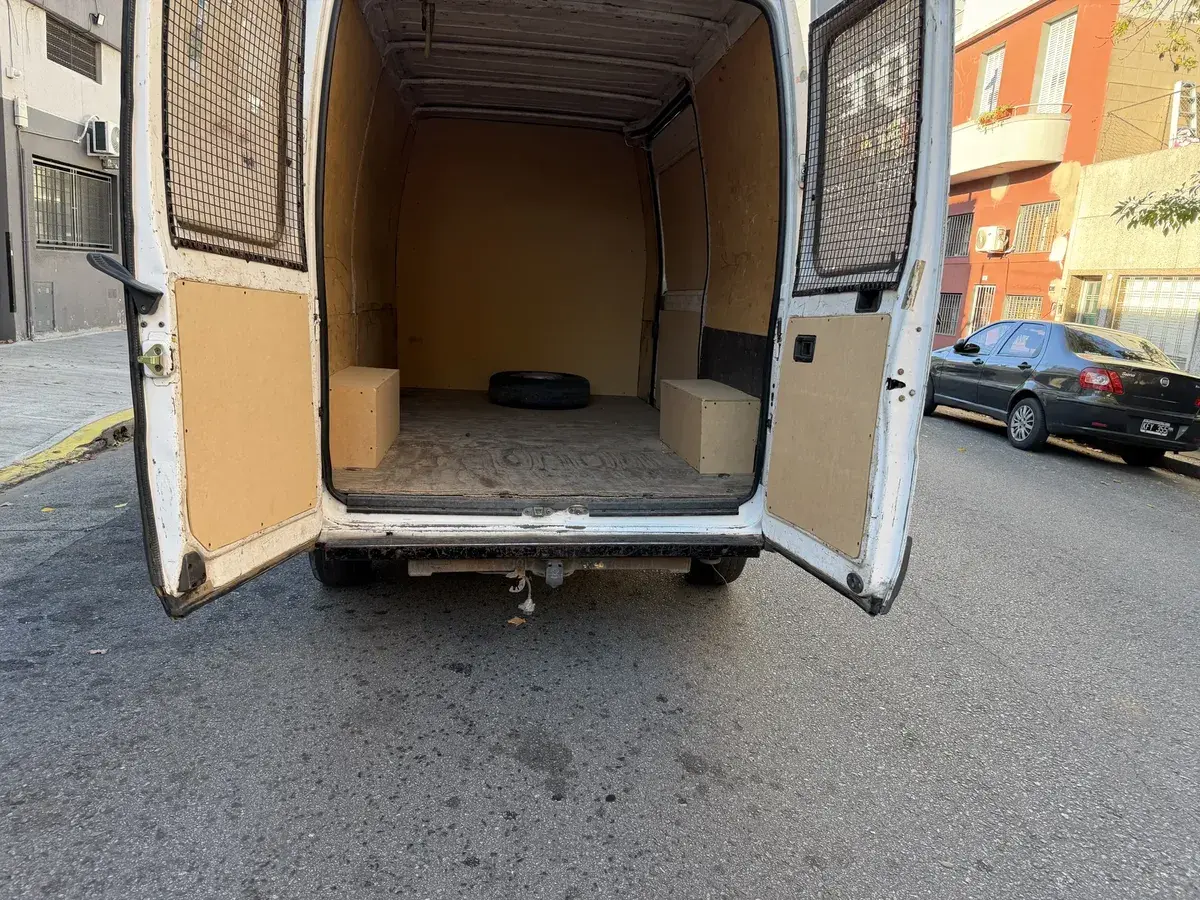 Peugeot Boxer 2.3 350Lh Confort Hdi Larga Alta 2010 - foto 2