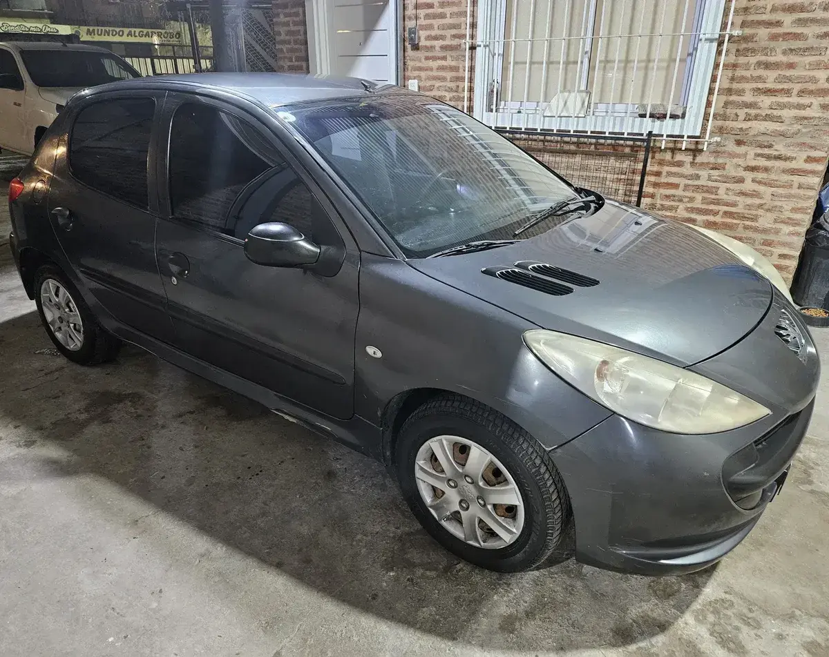 Peugeot 207 1.4 Xr 2010 - foto 1