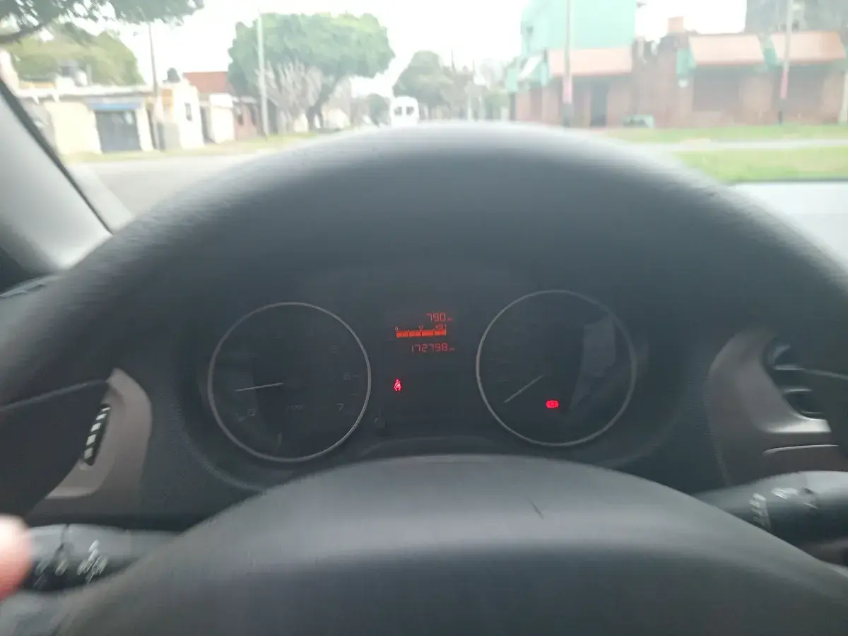 Peugeot 301 1.6 Allure 2017 - foto 4