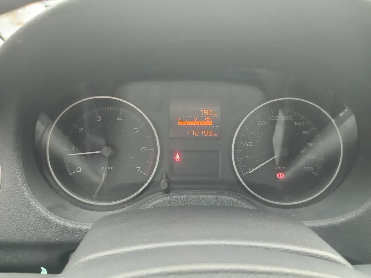 Peugeot 301 1.6 Allure 2017 - foto 5