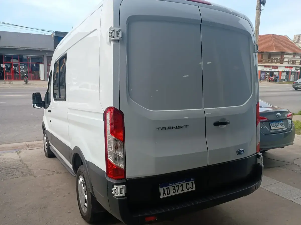 Ford Transit 2.2 Furgon Mediano 350M 2019 - foto 4