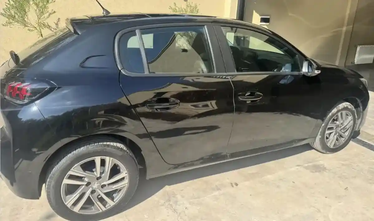 Peugeot 208 1.6 Allure 2021 - foto 3