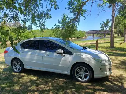 Peugeot 408 2015 - foto 1