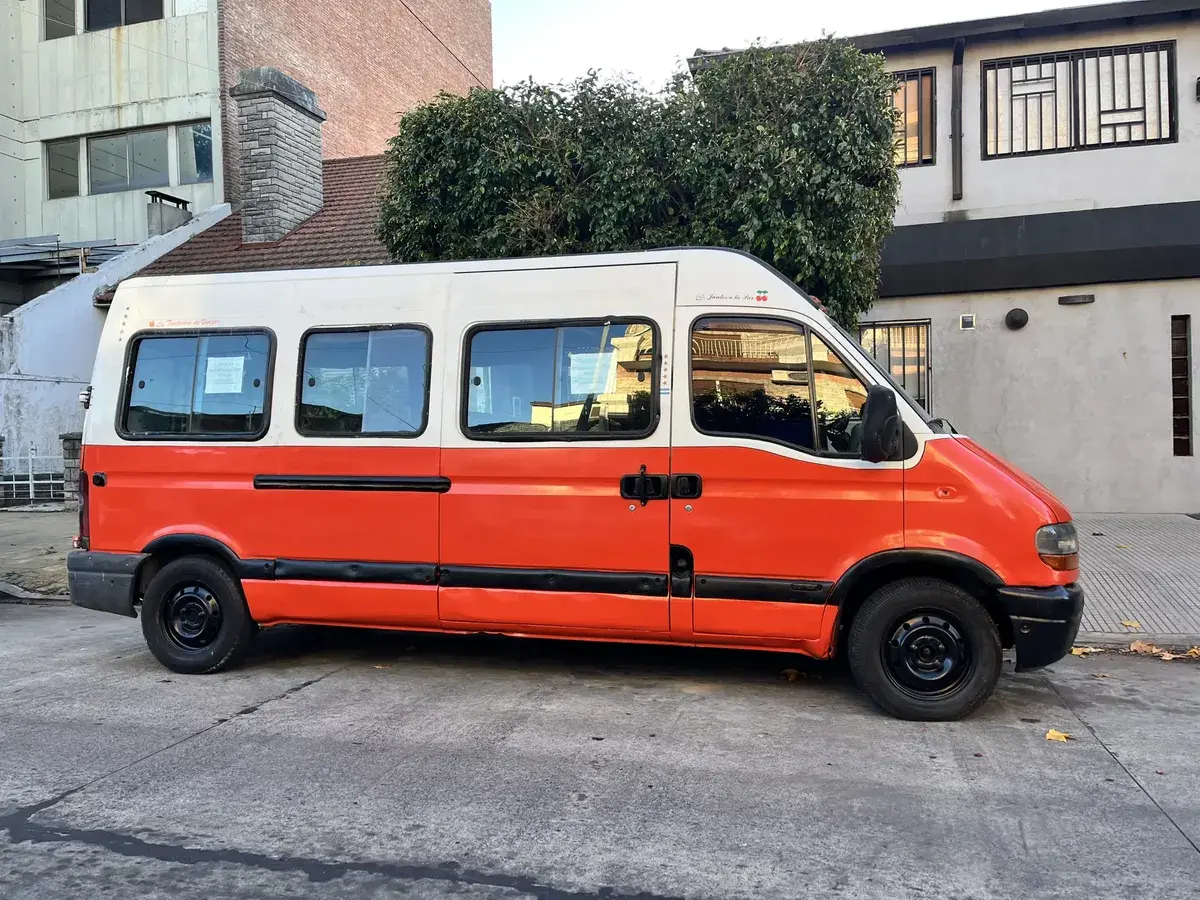 Renault Master 2.5 Larga Con Asientos  5 Filas 2007 - foto 2