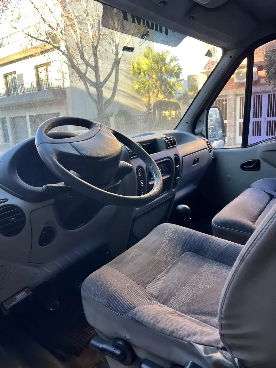 Renault Master 2.5 Larga Con Asientos  5 Filas 2007 - foto 4