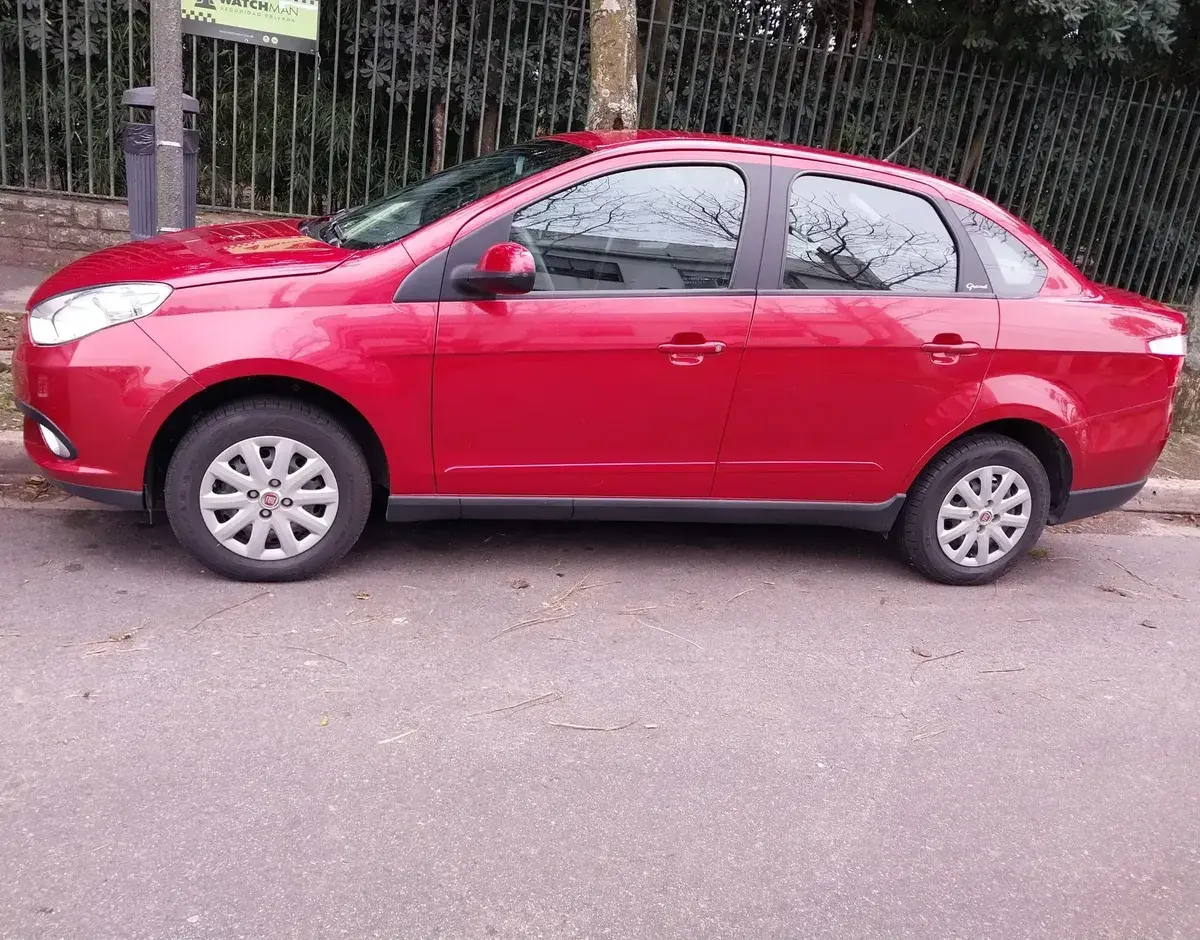 Fiat Grand Siena 1.4 Atractive 8V 2013 - foto 1