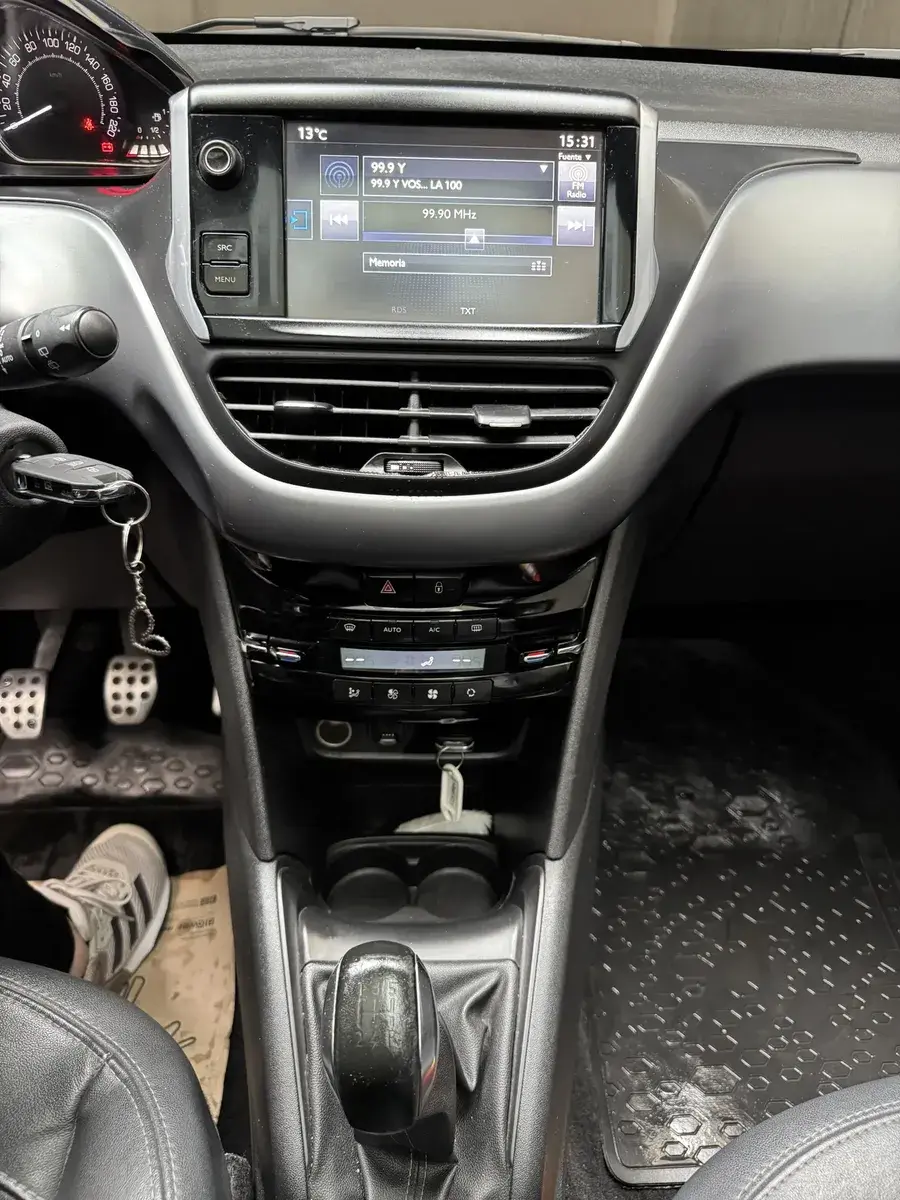 Peugeot 208 1.6 Feline Pack Cuir 2015 - foto 4