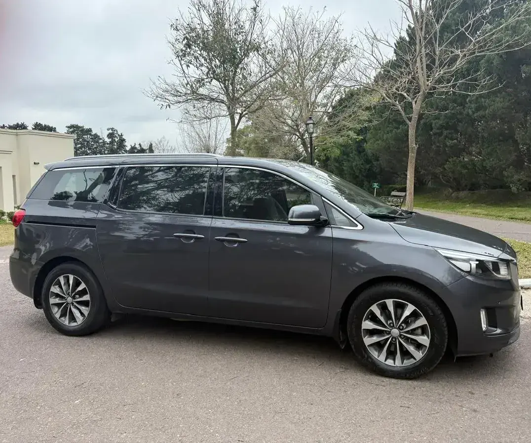 Kia Carnival 2.2 Crdi Ex Premium 2017 - foto 1
