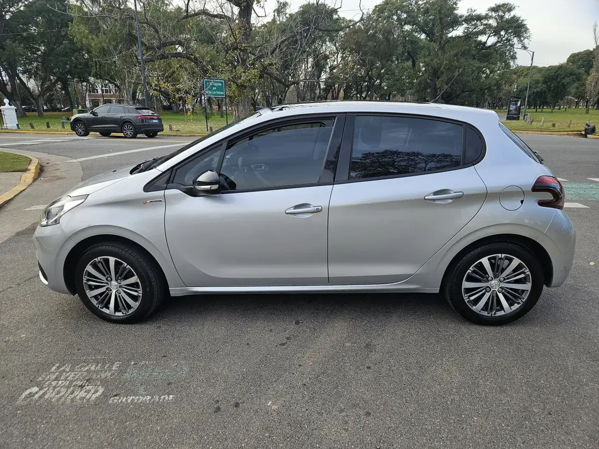 Peugeot 208 1.6 In Concert 2020 - foto 2