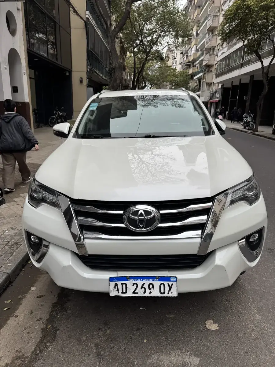 Toyota Hilux Sw4 2.8 Srx 177Cv 4X4 7As At 2018 - foto 2