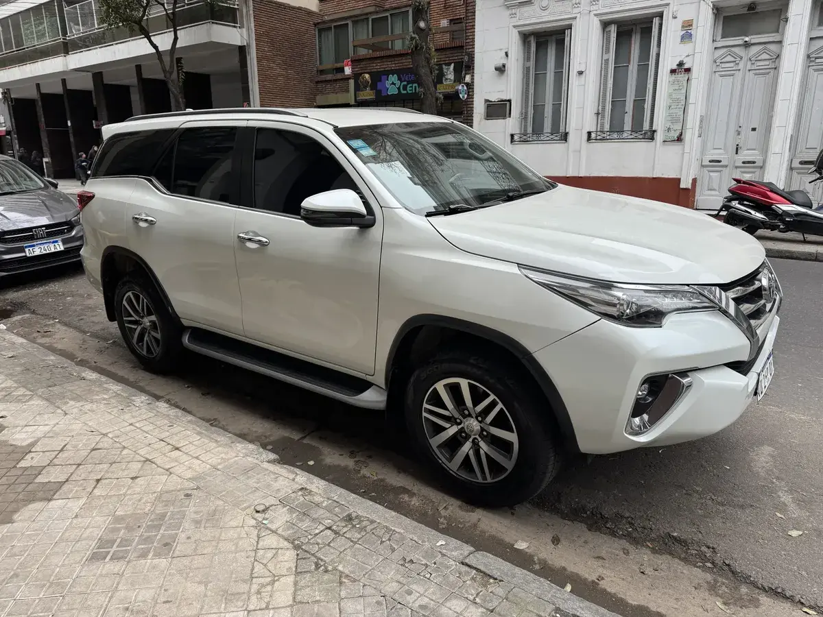 Toyota Hilux Sw4 2.8 Srx 177Cv 4X4 7As At 2018 - foto 3