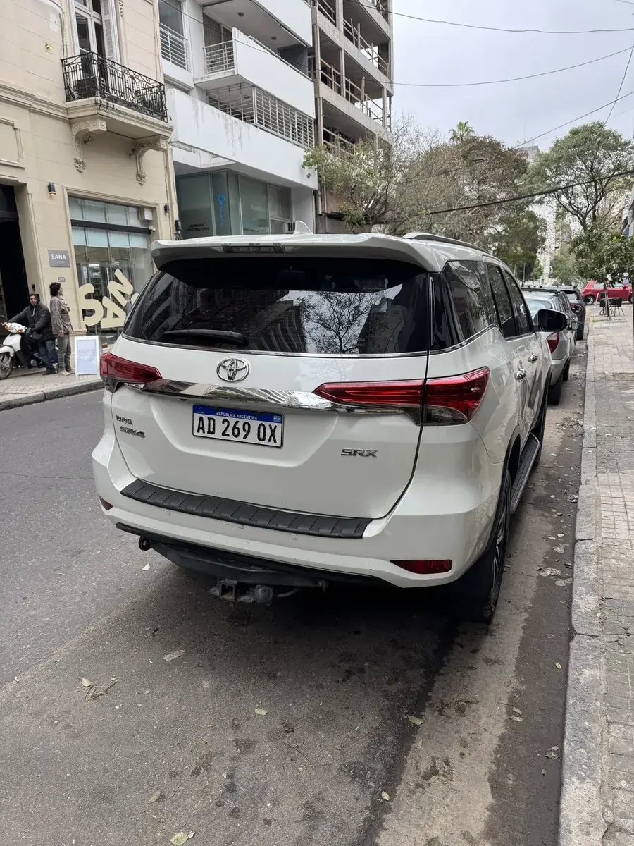 Toyota Hilux Sw4 2.8 Srx 177Cv 4X4 7As At 2018 - foto 4