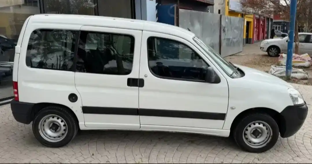 Peugeot Partner 1.6 Hdi Furgon Confort 5As 2015 - foto 4