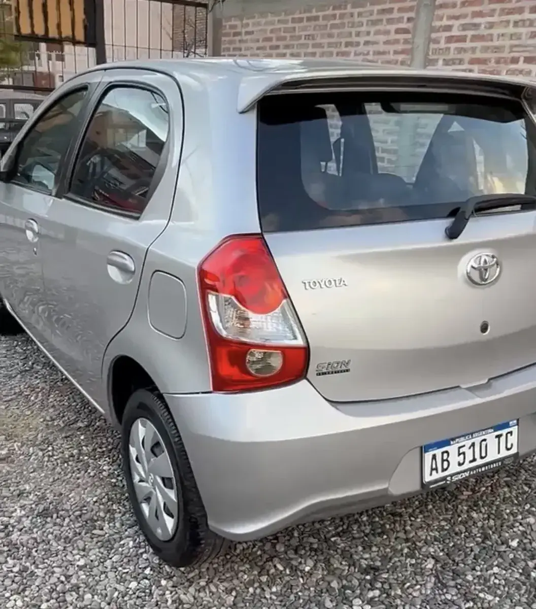 Toyota Etios 1.5 Xs 2017 - foto 2