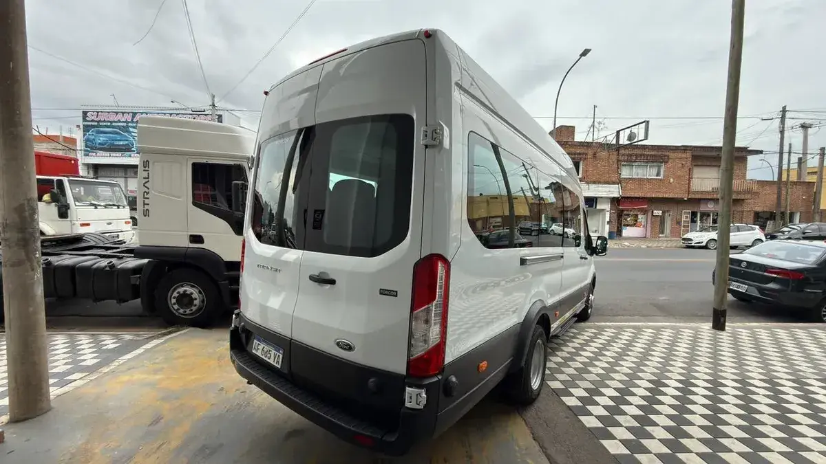 Ford Transit 2.0 Minibus 17+1 460E 2023 - foto 2