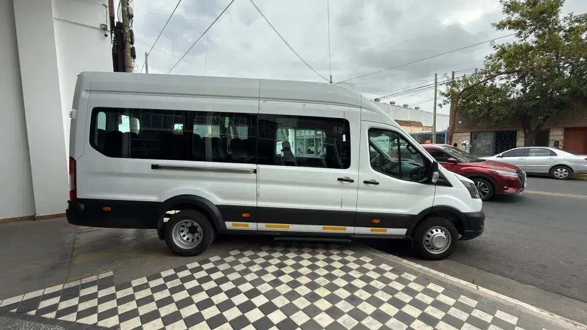 Ford Transit 2.0 Minibus 17+1 460E 2023 - foto 3