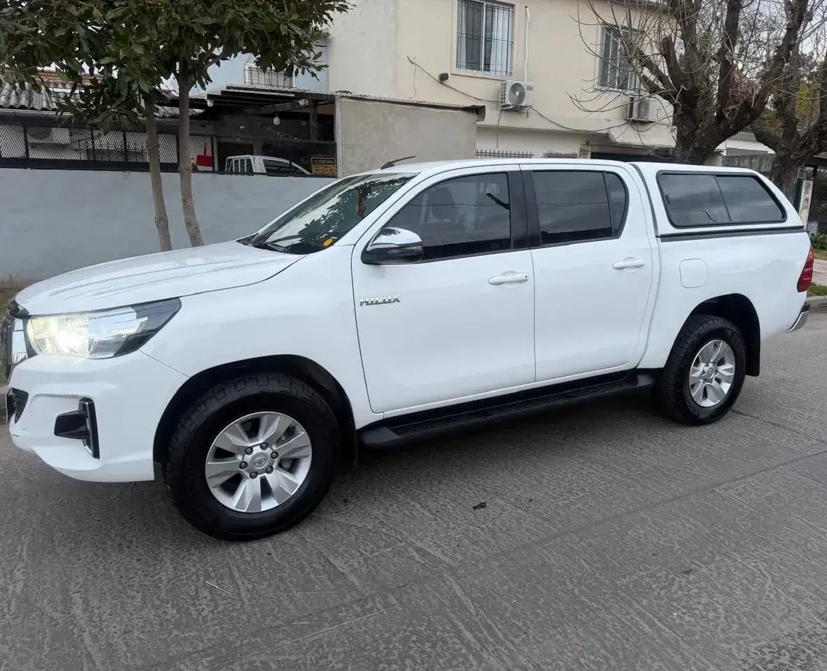 Toyota Hilux Pick-Up 2.8 Cd Srv 204Cv 4X2 At 2020 - foto 1