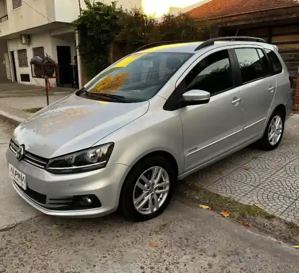 Volkswagen Suran 1.6 Imotion Highline 110Cv 2017 - foto 1