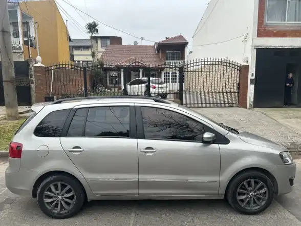 Volkswagen Suran 1.6 Highline 101Cv 2015 - foto 3
