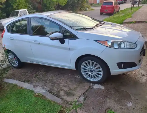 Ford Fiesta Kinetic 1.6 Se Plus Powershift 120Cv 2015 - foto 1