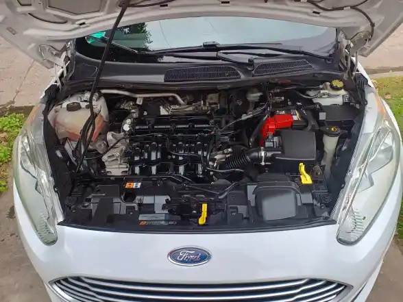 Ford Fiesta Kinetic 1.6 Se Plus Powershift 120Cv 2015 - foto 2