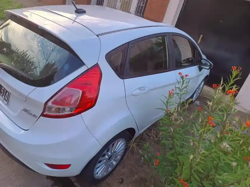 Ford Fiesta Kinetic 1.6 Se Plus Powershift 120Cv 2015 - foto 3