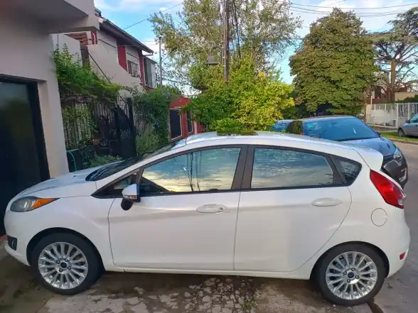 Ford Fiesta Kinetic 1.6 Se Plus Powershift 120Cv 2015 - foto 5