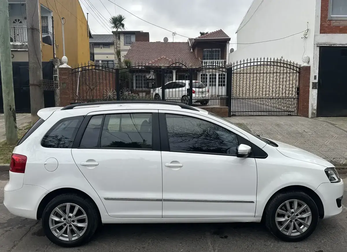 Volkswagen Suran 1.6 Highline 101Cv Cuero 2014 - foto 1
