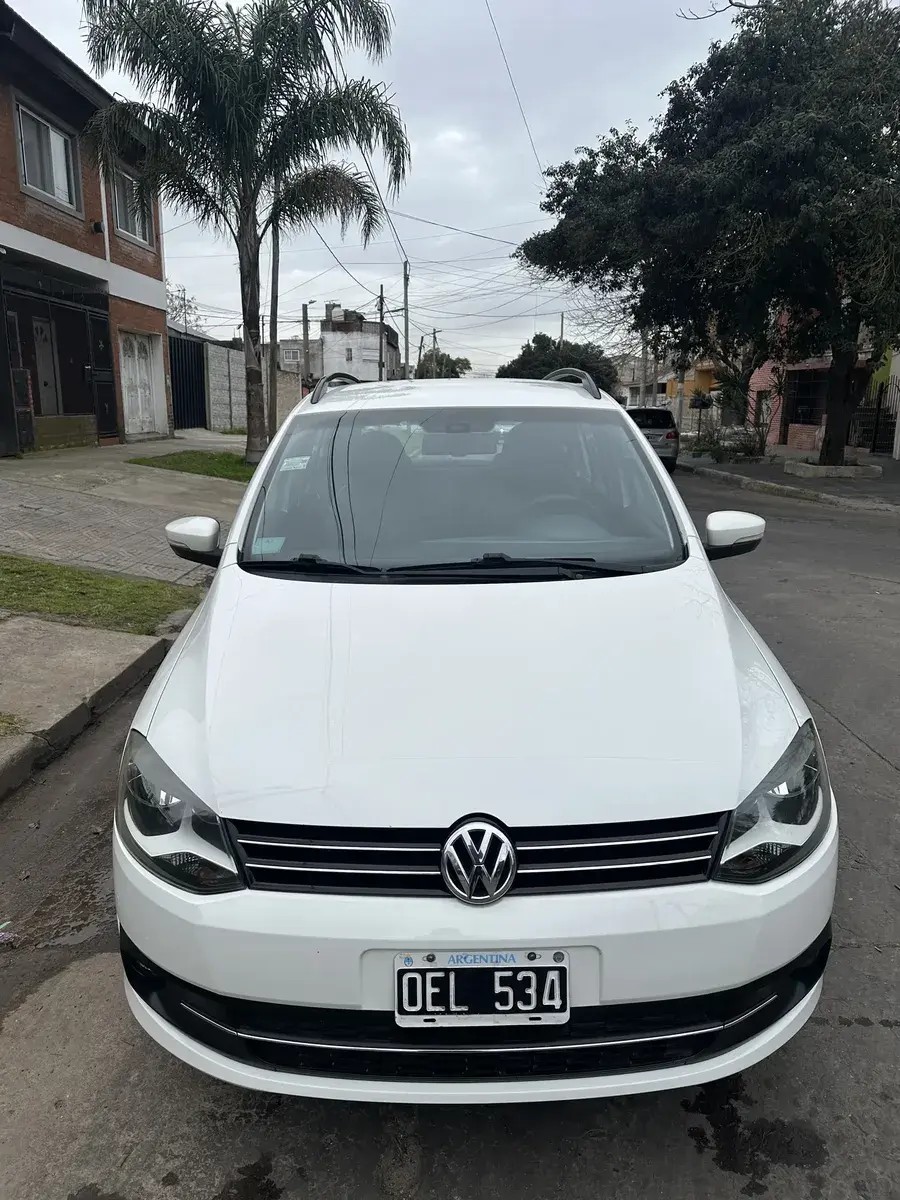 Volkswagen Suran 1.6 Highline 101Cv Cuero 2014 - foto 2