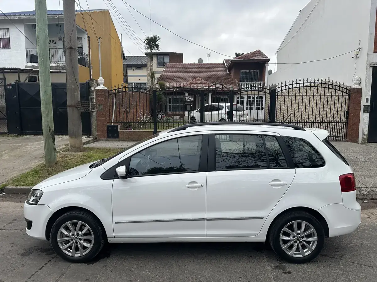 Volkswagen Suran 1.6 Highline 101Cv Cuero 2014 - foto 3
